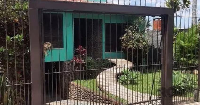 Casa 4 dormitórios, 1 suíte, vagas de garagem, Bairro Bom Princípio