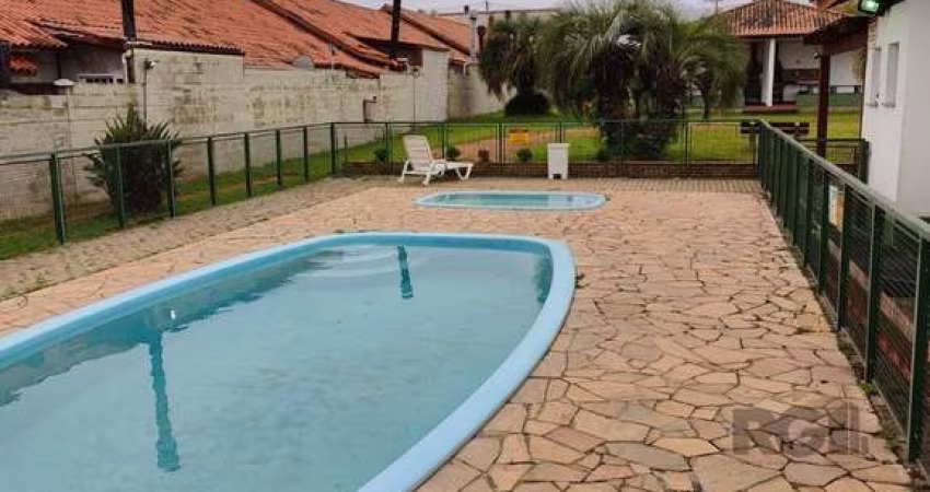 Casa com 2 dormitórios em condomínio fechado em Canoias