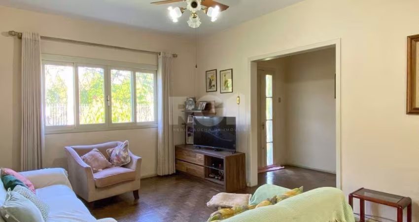 Casa com 4 dormitórios, no bairro Nossa Senhora das Graças em Canoas/RS