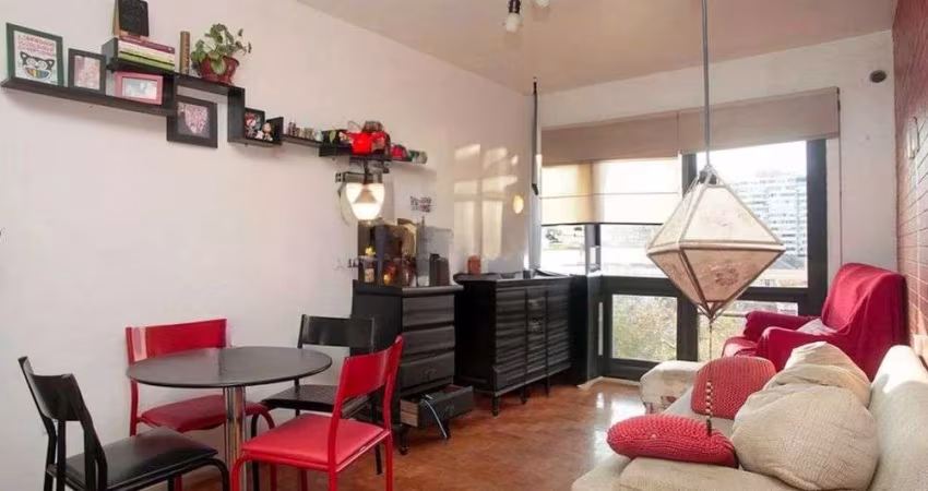 Apartamento semi mobiliado com 2 dormitórios na Sofia Veloso.