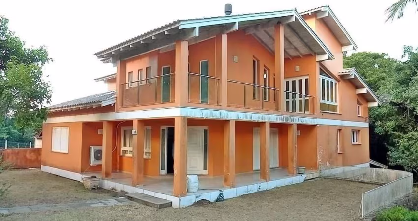 Casa no Condomínio Cantegril com 1.080m2 de terreno e 467m2 de área construída