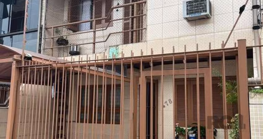 Casa sobrado mobiliado, 2 dormitórios, Bairro Imbuí
