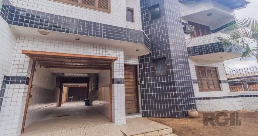 Casa com 240m², 3 dormitórios, 6 vagas no bairro Sarandi