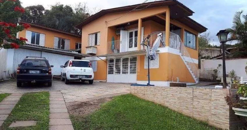Casa com 4 dormitórios no bairro Vila Nova