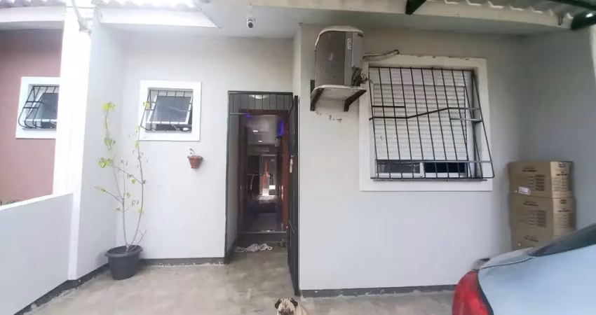 Casa com 2 quartos à venda na Rua Milton dos Santos Martins, 41, Restinga, Porto Alegre