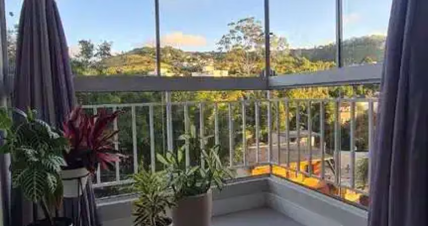 Apartamento semimobiliado com 3 dormitórios, sendo 1 suíte, 1 vaga. Condomínio c