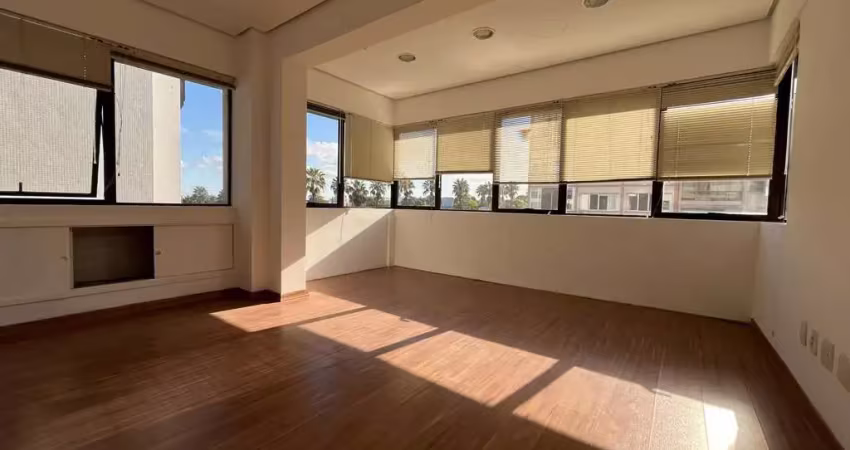 Sala comercial com uma vaga de garagem no bairro bom fim