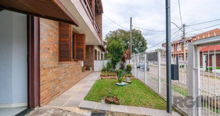 Casa no Jardim Ipu com 5 dormitórios e 2 vagas e piscina