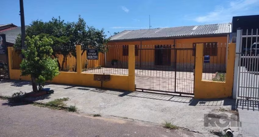 Vende casa com 84m² ,  2 dormitórios, terreno com 300m²