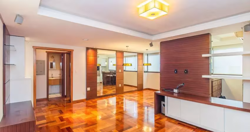 Apartamento semi mobiliado, impecável, com 126m² privativo.