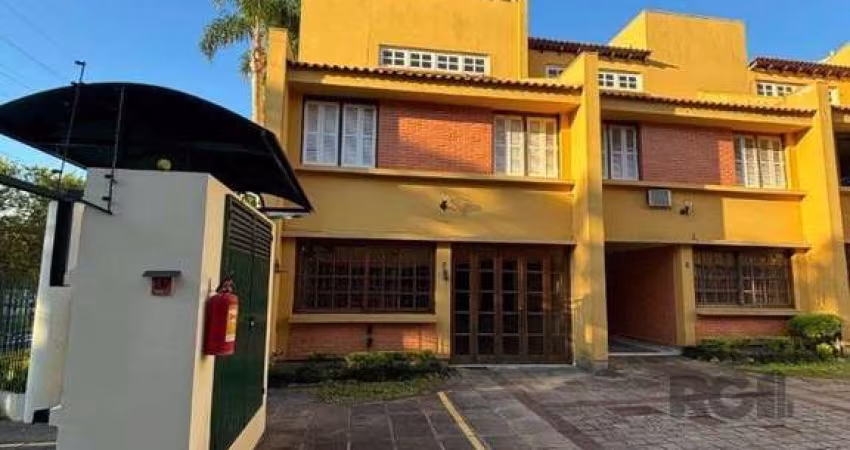 Casa de 3 dormitórios e 2 vagas - Medianeira
