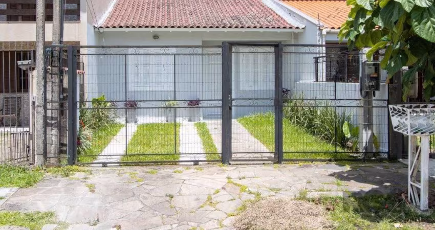 Casa  no Bairro Hípica, 100% reformada, 2 dormitórios, 1 vaga de garagem.