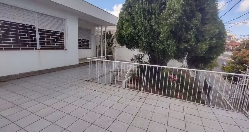 Casa à venda com 3 quartos, 1 vaga e pátio - bairro medianeira