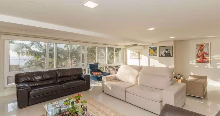Excelente casa de 466m² com 03 suítes e 4 vagas de garagem.