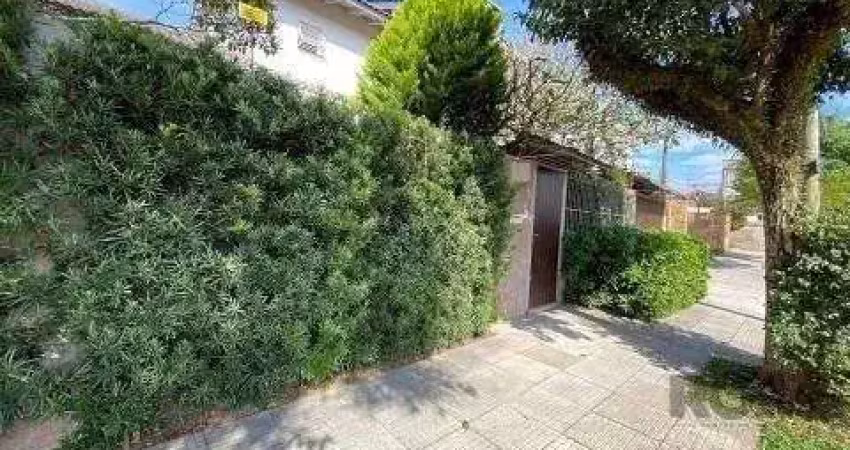 Casa 3 dormitórios a uma quadra da avenida teresópolis e cinco minutos do bourbo