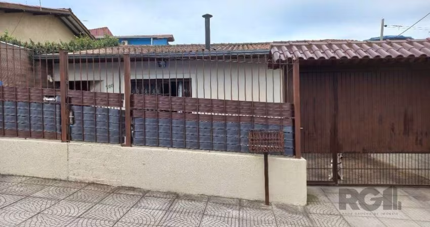 Casa 2 dormitórios com piscina na Vila Nova Porto Alegre
