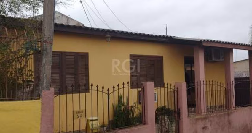 Casa  4 dormitórios, sendo 1 suites, 2 vagas - Vila Nova, Porto Alegre RS