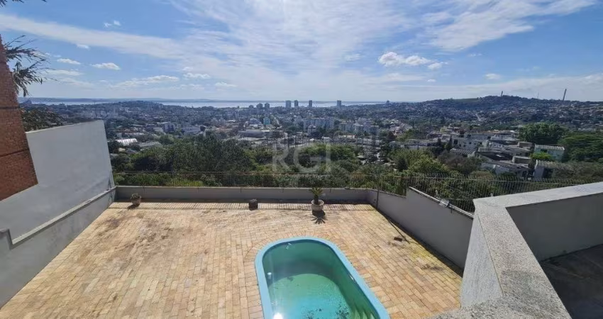 Casa para Venda - 464m², 5 dormitórios, sendo 4 suites, 4 vagas - Nonoai