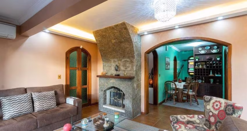 Casa para Venda - 232.5m², 3 dormitórios, sendo 1 suites, 4 vagas - Nonoai