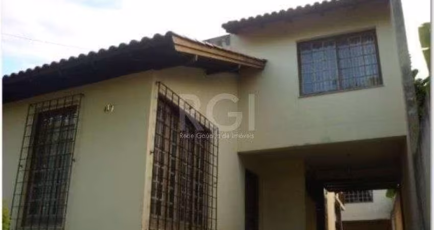 Casa para Venda - 240m², 4 dormitórios, sendo 1 suites, 4 vagas - Nonoai