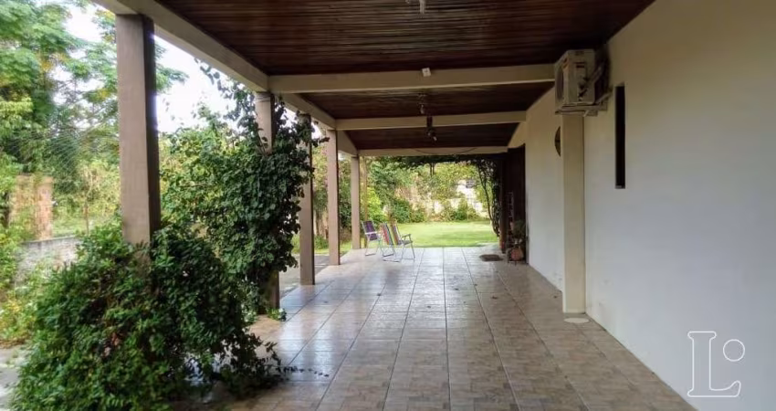 Casa para Venda - 223.57m², 2 dormitórios, 3 vagas - Centro