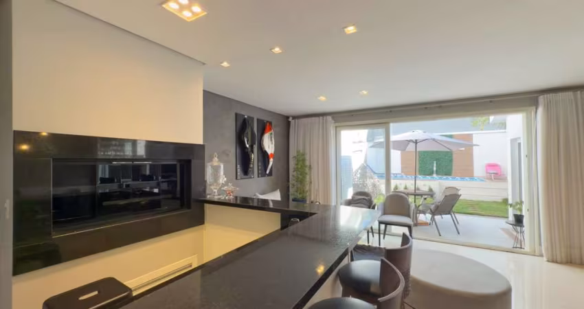 Casa para Comprar com 4 dormitórios, 386 m² - Chácara das Pedras - Porto Alegre