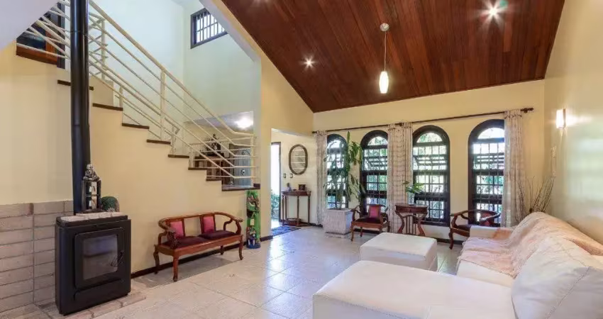 Casa para venda - 308.25m², 3 dormitórios, sendo 1 suites, 5 vagas - cristal