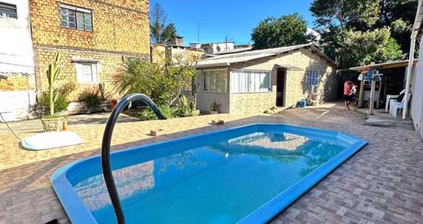 Casa com piscina no bairro Campo Novo - 2 Dormitórios