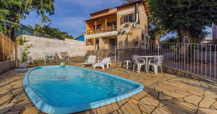 Casa para Venda - 300m², 4 dormitórios, sendo 1 suites, 3 vagas - Santa Isabel