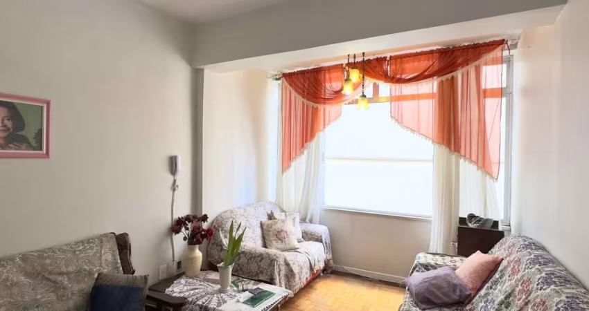 Apartamento 2 dormitórios com pátio