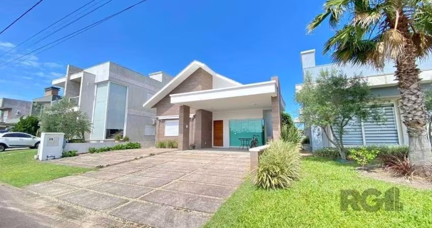 Casa a venda em Condomínio fechado na Beira mar de Atlântida Sul com 3 quartos e