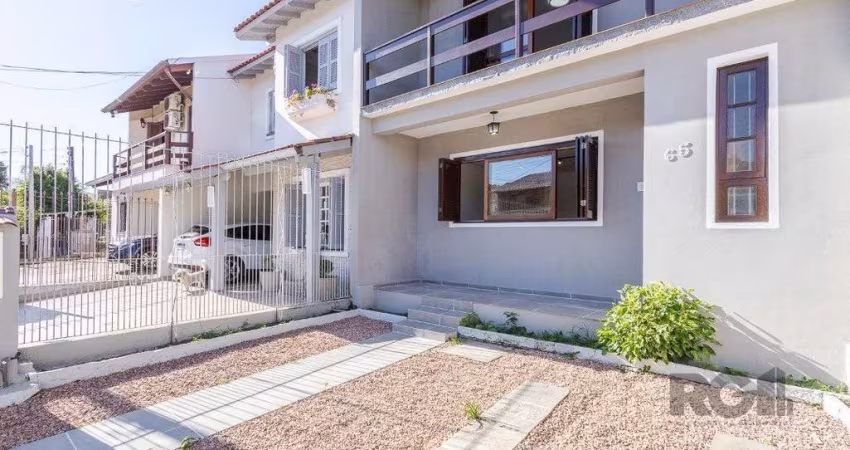Casa 103m² - 3 dormitórios, 1 suíte, piscina, 2 vagas no bairro Hípica