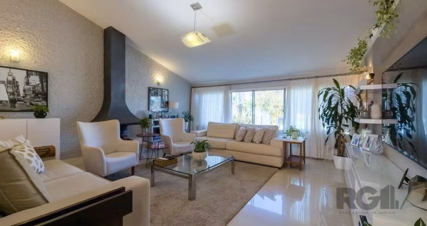 CASA TÉRREA REFORMADA, 3 QUARTOS, SUITE, PÁTIO - BAIRRO CRISTAL