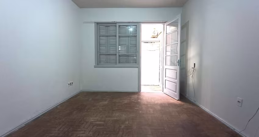 Apartamento com 02 dormitórios com garagem