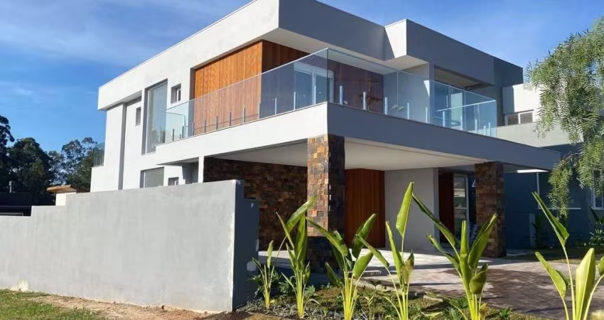 Casa em Condomínio de 298 m² com 4 dormitórios à Venda