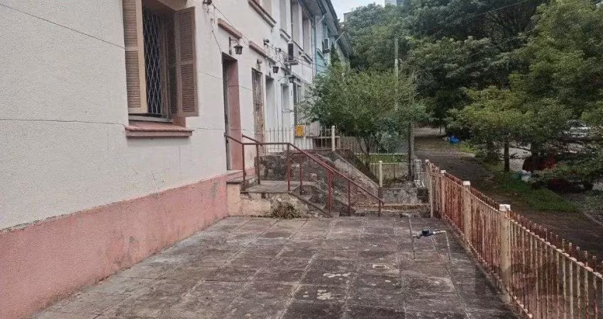 Sobrado no bairro petrópolis com 4 dormitórios e amplo pátio