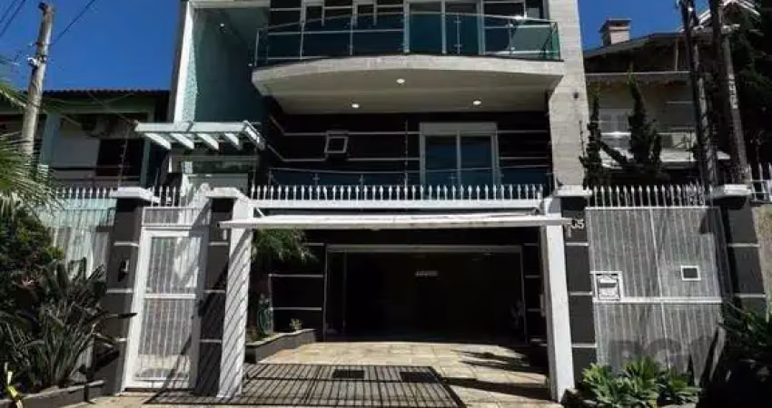 Casa de altíssimo padrão na zona norte de porto alegre.