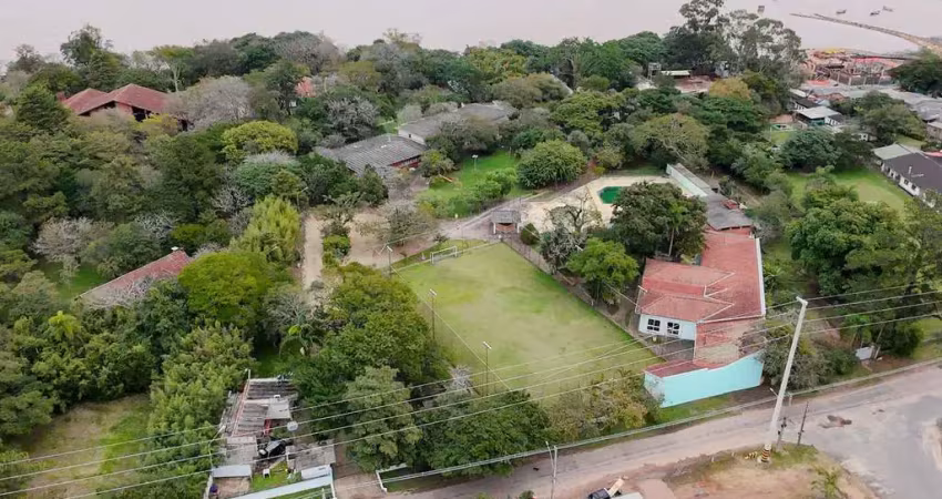 Terreno com edificações para múltiplos negócios lucrativos.