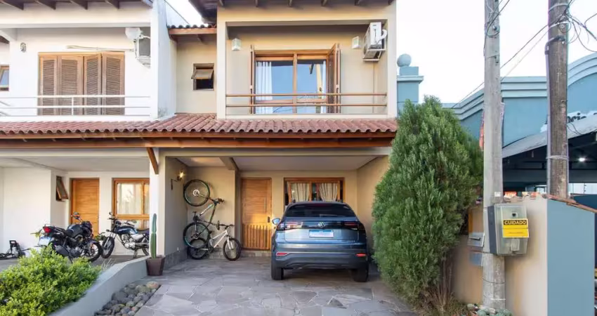 Casa de condomínio, 3 quartos, 1 suíte, piscina e 2 vagas de garagem;