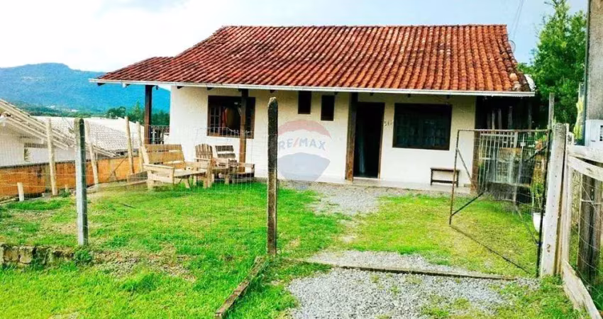 Casa com 3 dormitórios no bairro benedito, em indaial/sc