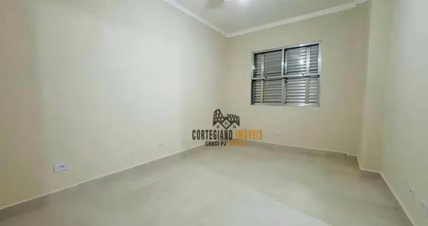 Oportunidade - Apartamento com 1 dormitório à venda  na Quadra da Praia em Santos !