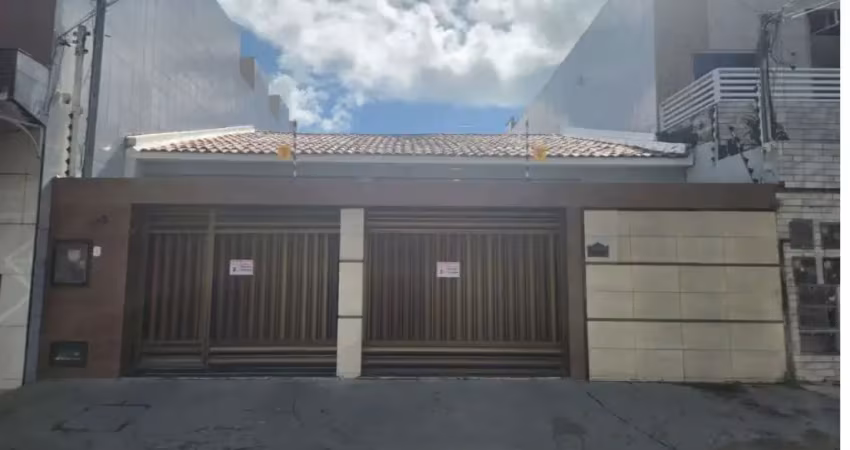 Casa com 3 quartos à venda na Rua Arnaldo Maciel de Andrade, 102, Farolândia, Aracaju