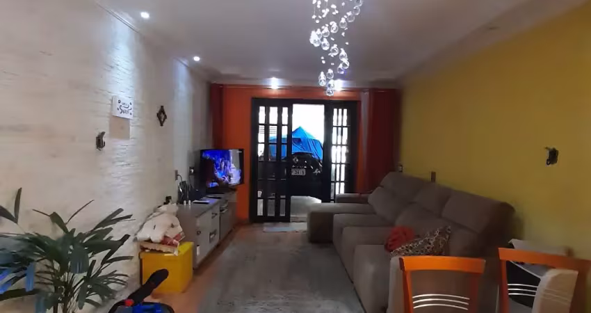 Vende _ se linda casa térrea ao lado da,estação varginha e terminal .