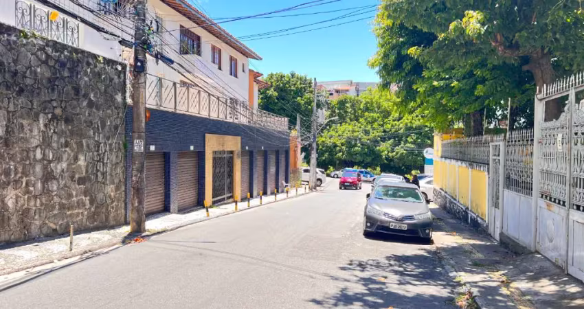 Casa com 2 pavimentos com 4 quartos para locação na graça