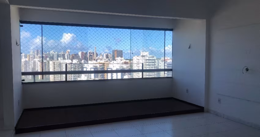 Apartamento com 3 quartos revertidos para 2 quartos, 1 suíte , 2 vagas soltas, linda vista panorâmica no Caminho das Árvores