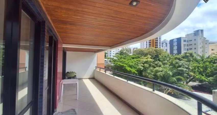3 suítes mais gabinete, nascente total, varandão, lavabo, 3 vagas de garagem soltas