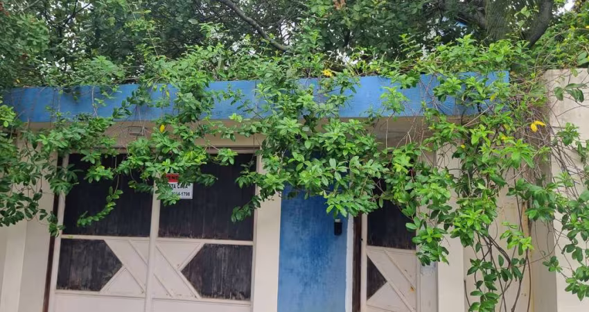 Casa 4 quartos, sendo uma suíte, excelente estado de conservação.