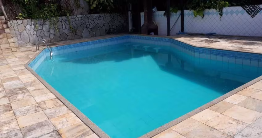 Imperdível oportunidade: Casa à venda em Salvador-BA, bairro Candeal, 4 quartos, 1 suíte, 3 salas, 5 banheiros, 2 vagas de garagem, 355m²