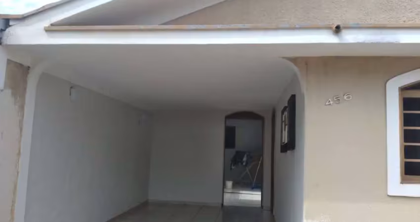 Excelente cas de 2 dormitorios com garagem para 2 carros e edicula