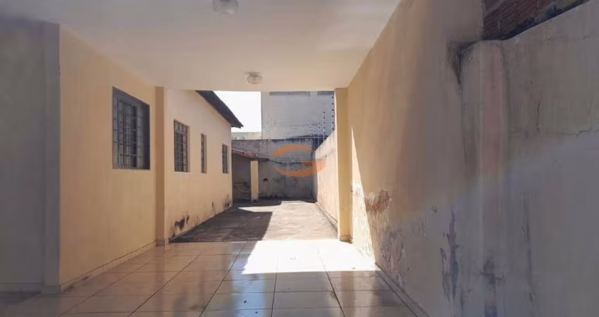 Casa bem localizada Bairro Parque Industrial .
